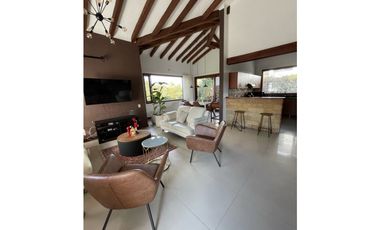 Se vende casa campestre en condominio en La Ceja