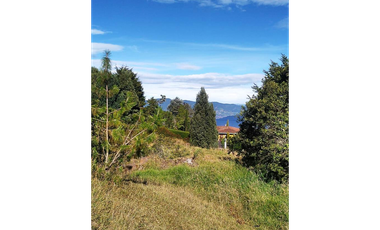 Lote  en Santa Elena con linda vista hacia  el Poblado -Medellin