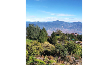 Lote  en Santa Elena con linda vista hacia  el Poblado -Medellin