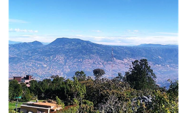 Lote  en Santa Elena con linda vista hacia  el Poblado -Medellin