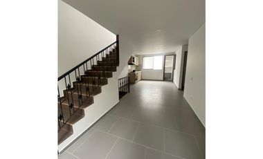 Vendo casa para estrenar con dos apartamentos independientes