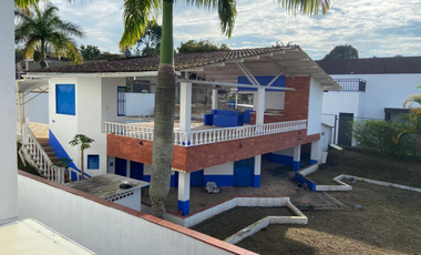 Se vende lote con construcción de 550 M2 en 350 mill en La Mesa Cund