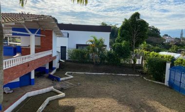 Se vende lote con construcción de 550 M2 en 350 mill en La Mesa Cund