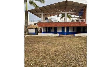 Se vende lote con construcción de 550 M2 en 350 mill en La Mesa Cund