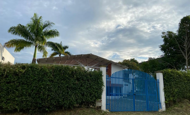 Se vende lote con construcción de 550 M2 en 350 mill en La Mesa Cund