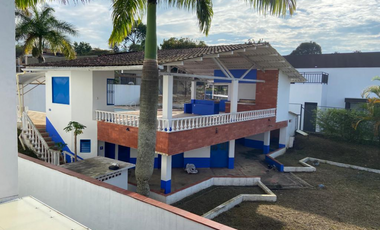 Se vende lote con construcción de 550 M2 en 350 mill en La Mesa Cund