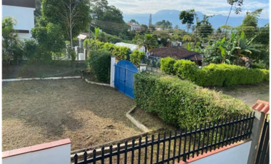 Se vende lote con construcción de 550 M2 en 350 mill en La Mesa Cund