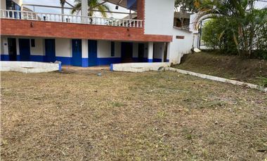 Se vende lote con construcción de 550 M2 en 350 mill en La Mesa Cund
