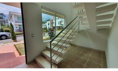 Se Vende Hermosa Casa En Conjunto Cerrado Muy Central Sector La Pampa