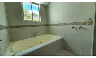 Se Vende Hermosa Casa En Conjunto Cerrado Muy Central Sector La Pampa
