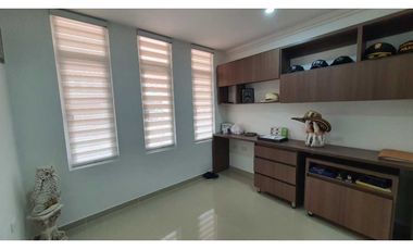 Se Vende Casa En Conjunto Cerrado Sector C.C Avenida, excelentes acaba