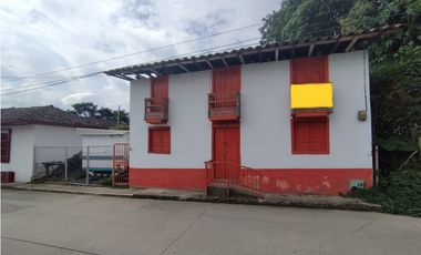 SE VENDE LOTE / CASA LOTE EN SALENTO QUINDO