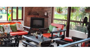 CASA FINCA EN EL CARMEN VIA RONEGRO A LA CEJA 3.750 MTS DOS CASAS