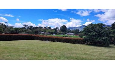 CASA FINCA EN EL CARMEN VIA RONEGRO A LA CEJA 3.750 MTS DOS CASAS