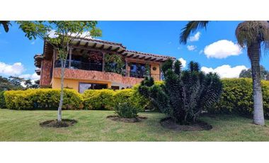 CASA FINCA EN EL CARMEN VIA RONEGRO A LA CEJA 3.750 MTS DOS CASAS