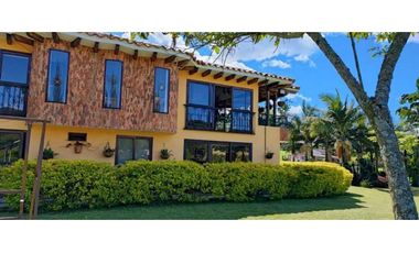 CASA FINCA EN EL CARMEN VIA RONEGRO A LA CEJA 3.750 MTS DOS CASAS