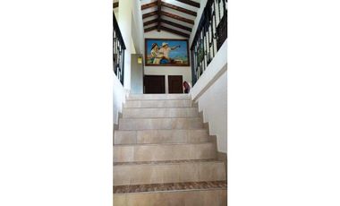 CASA FINCA EN EL CARMEN VIA RONEGRO A LA CEJA 3.750 MTS DOS CASAS