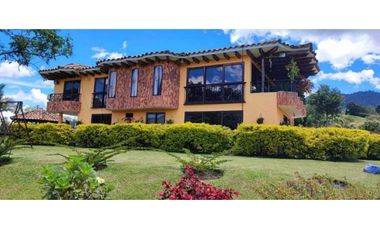 CASA FINCA EN EL CARMEN VIA RONEGRO A LA CEJA 3.750 MTS DOS CASAS