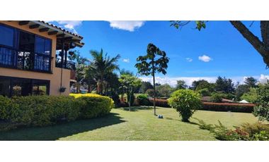 CASA FINCA EN EL CARMEN VIA RONEGRO A LA CEJA 3.750 MTS DOS CASAS