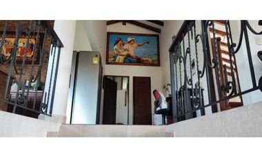 CASA FINCA EN EL CARMEN VIA RONEGRO A LA CEJA 3.750 MTS DOS CASAS