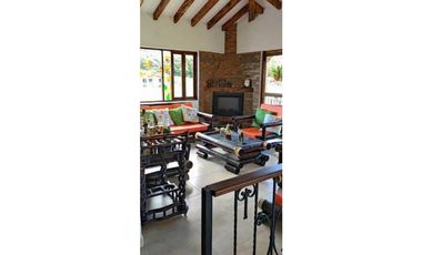 CASA FINCA EN EL CARMEN VIA RONEGRO A LA CEJA 3.750 MTS DOS CASAS