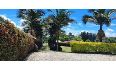 CASA FINCA EN EL CARMEN VIA RONEGRO A LA CEJA 3.750 MTS DOS CASAS