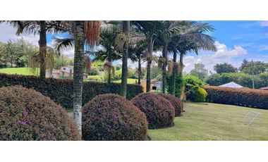 CASA FINCA EN EL CARMEN VIA RONEGRO A LA CEJA 3.750 MTS DOS CASAS