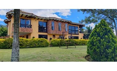 CASA FINCA EN EL CARMEN VIA RONEGRO A LA CEJA 3.750 MTS DOS CASAS