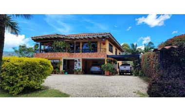 CASA FINCA EN EL CARMEN VIA RONEGRO A LA CEJA 3.750 MTS DOS CASAS