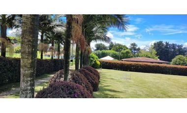 CASA FINCA EN EL CARMEN VIA RONEGRO A LA CEJA 3.750 MTS DOS CASAS