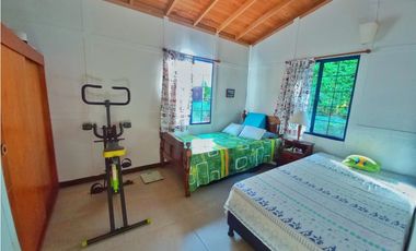 Maat vende Casa Campestre, La Masata-Villeta 2.460m2 $450 Millones