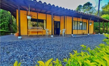 Maat vende Casa Campestre, La Masata-Villeta 2.460m2 $450 Millones