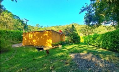 Maat vende Casa Campestre, La Masata-Villeta 2.460m2 $450 Millones