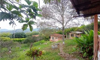 Casa Campestre tipo paisa cerca a la vía principal - La Mesa Cundi
