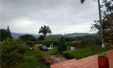 Casa Campestre tipo paisa cerca a la vía principal - La Mesa Cundi