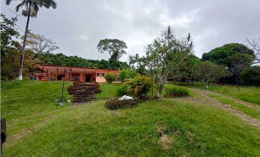 Casa Campestre tipo paisa cerca a la vía principal - La Mesa Cundi