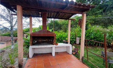 Casa Campestre tipo paisa cerca a la vía principal - La Mesa Cundi