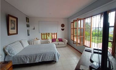 Casa Campestre tipo paisa cerca a la vía principal - La Mesa Cundi
