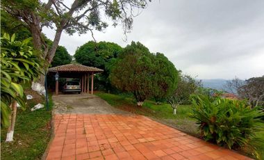 Casa Campestre tipo paisa cerca a la vía principal - La Mesa Cundi