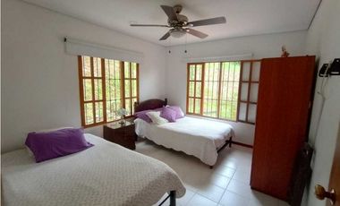 Casa Campestre tipo paisa cerca a la vía principal - La Mesa Cundi