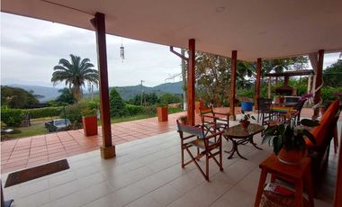 Casa Campestre tipo paisa cerca a la vía principal - La Mesa Cundi