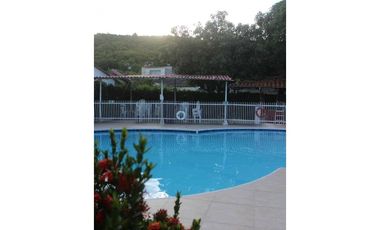 VENDO CASA EN CONJUNTO GIRARDOT ALGARROBOS 3