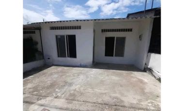 VENDO CASA EN CONJUNTO GIRARDOT ALGARROBOS 3