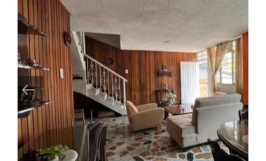 SE VENDE AMPLIA CASA EN SECTOR DE BAVARIA
