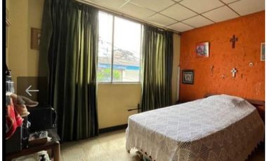 SE VENDE AMPLIA CASA EN SECTOR DE BAVARIA