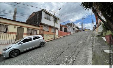 SE VENDE AMPLIA CASA EN SECTOR DE BAVARIA