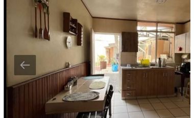 SE VENDE AMPLIA CASA EN SECTOR DE BAVARIA