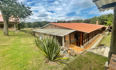 VENDO HERMOSA PARCELA CON CASA CAMPESTRE EN LAS GUACAS