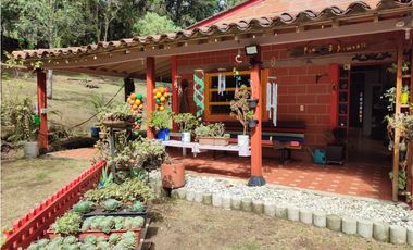casa, finca en Medellín, santa Elena, rodeada de Naturaleza