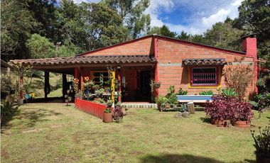 casa, finca en Medellín, santa Elena, rodeada de Naturaleza